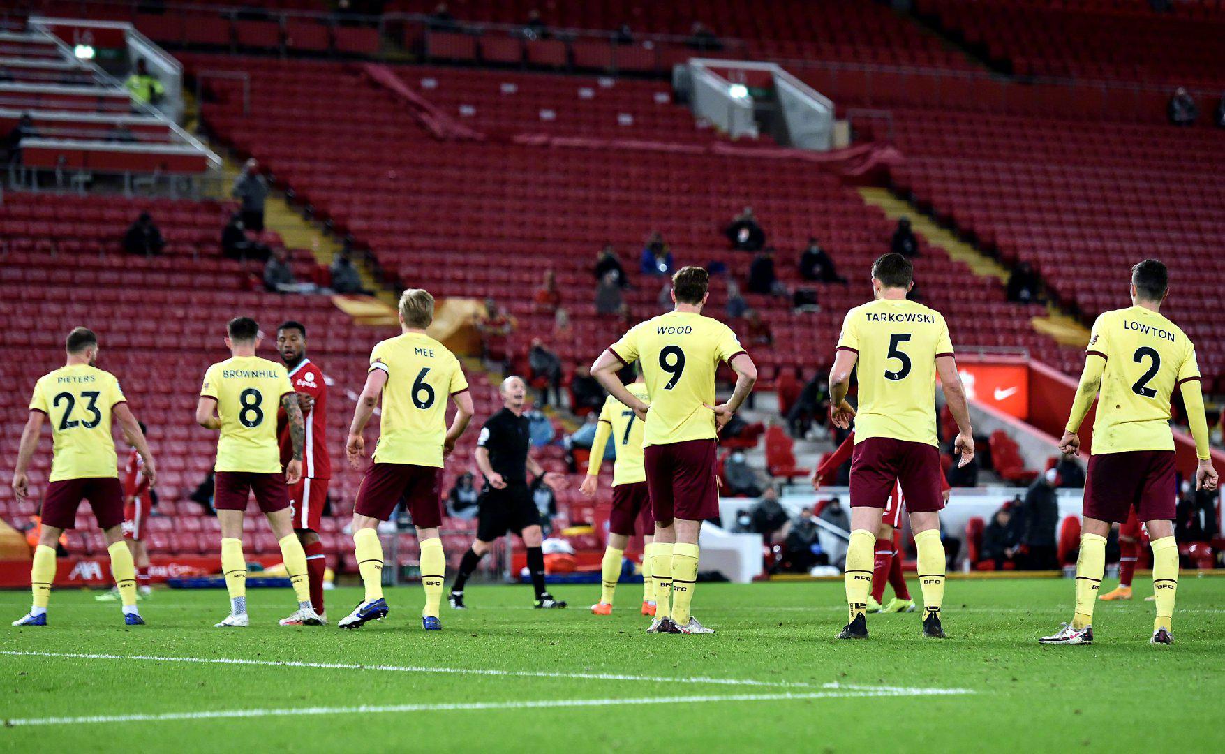 以其卓越的 以其卓越的